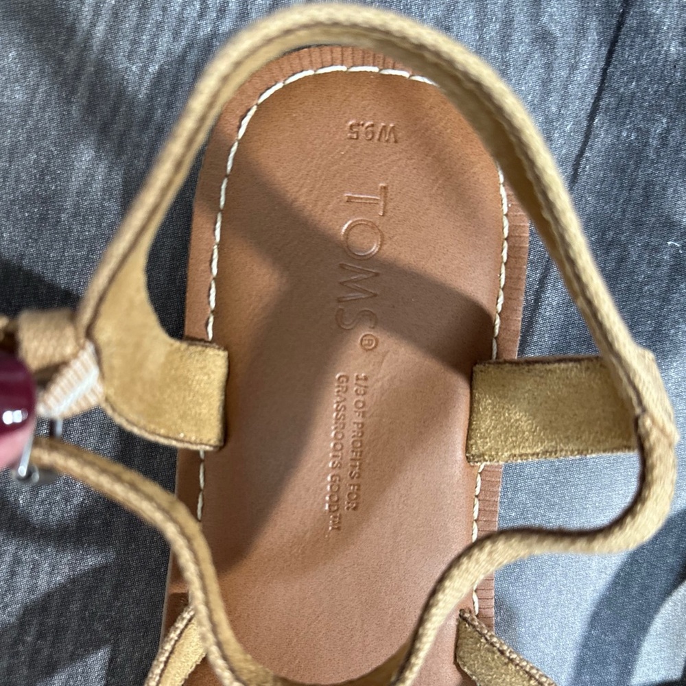 Tom’s Lexie Sandals in Doe Canvas/Global Stripe NWT - Picture 5 of 8